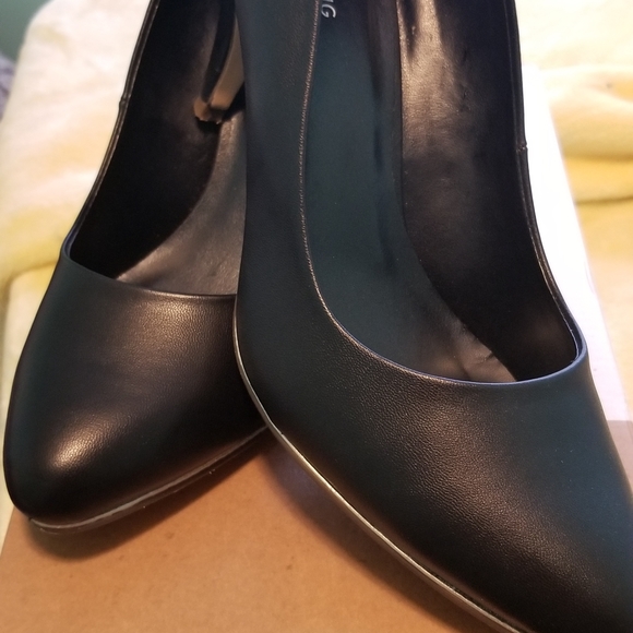 Black Professional heels - Picture 2 of 6